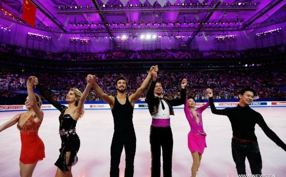 (From L to R) Ashley Wagner of